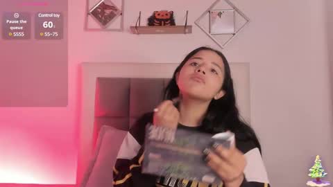 aliice_walker_ online show from January 2025 12:31:01 PM