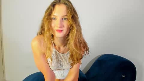 alika_l_v online show from February 2026 03:16:02 PM