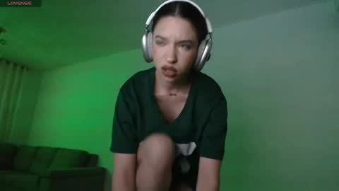 Snapshot of alina_lee01 chatting on April 2026 01:55:02 AM NYX online show from April 2026 01:55:02 AM