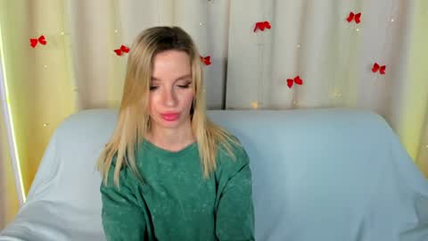 Snapshot of alina_lovelyx chatting on June 2026 02:24:02 AM Alina online show from June 2026 02:24:02 AM