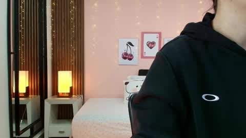 Alina online show from March 2026 11:32:01 AM