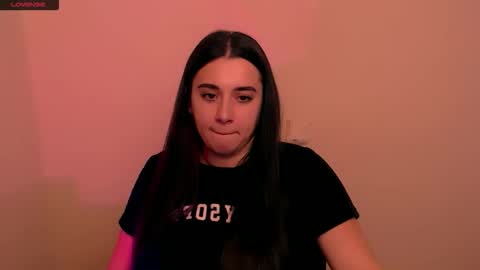 Snapshot of alinaasti_ chatting on December 2025 08:33:01 AM Alina online show from December 2025 08:33:01 AM