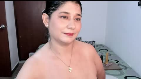 Snapshot of alinabozz1 chatting on July 2026 04:17:02 AM alinabozz1 online show from July 2026 04:17:02 AM