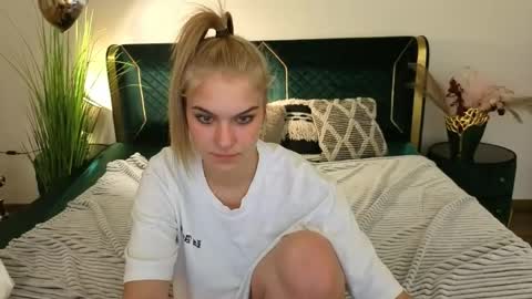 Snapshot of alinalemon chatting on May 2026 08:36:01 PM Alina online show from May 2026 08:36:01 PM
