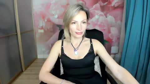 Snapshot of alinamoor chatting on April 2026 10:12:01 PM AlinaMoor online show from April 2026 10:12:01 PM