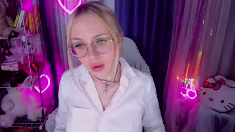 Snapshot of alinaocean chatting on April 2026 06:36:02 PM alinaocean online show from April 2026 06:36:02 PM