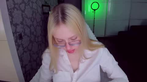 Snapshot of alinaocean chatting on May 2026 08:30:02 AM alinaocean online show from May 2026 08:30:02 AM