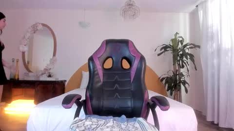 Snapshot of alinasimmons chatting on March 2026 12:31:02 PM AlinaSimmons online show from March 2026 12:31:02 PM