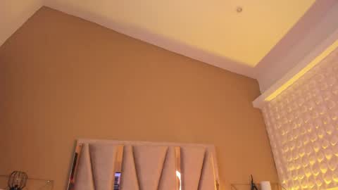 Snapshot of aline_costa chatting on April 2026 09:04:02 PM - online show from April 2026 09:04:02 PM