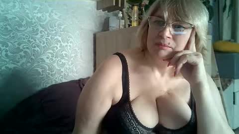 Snapshot of aline_loveflowers chatting on December 2025 01:50:02 PM Aline LoveFlowers online show from December 2025 01:50:02 PM