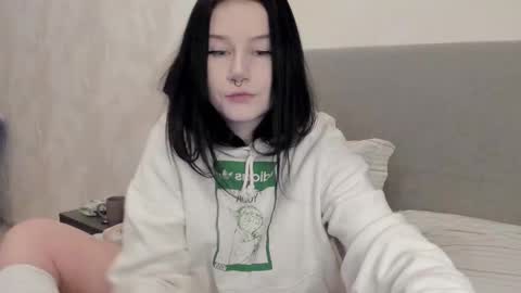 Snapshot of alinegreeeen chatting on December 2025 03:14:02 AM Aline Greeeen online show from December 2025 03:14:02 AM