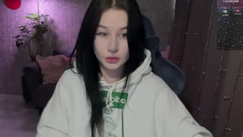 Snapshot of alinegreeeen chatting on April 2026 09:03:02 AM Aline Greeeen online show from April 2026 09:03:02 AM