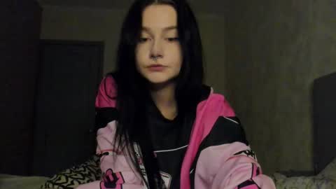 Snapshot of alinegreeeen chatting on April 2026 12:29:02 PM Aline Greeeen online show from April 2026 12:29:02 PM