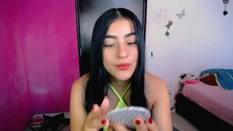 Snapshot of alis_jones__ chatting on April 2026 04:00:01 PM Alis jines online show from April 2026 04:00:01 PM