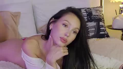 Snapshot of alisa_tiny chatting on July 2026 04:19:01 AM Stefa online show from July 2026 04:19:01 AM