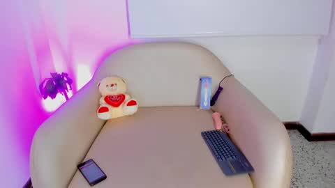 alise_mason online show from April 2026 10:16:01 PM