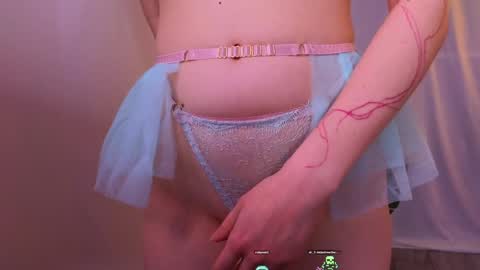 Snapshot of alisia_spinnet chatting on December 2024 01:22:01 PM Alisia online show from December 2024 01:22:01 PM