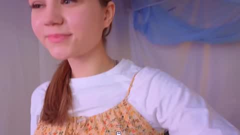 Snapshot of alisia_spinnet chatting on December 2024 07:55:01 AM Alisia online show from December 2024 07:55:01 AM