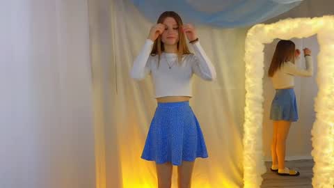 Snapshot of alisia_spinnet chatting on January 2025 07:17:01 AM Alisia online show from January 2025 07:17:01 AM