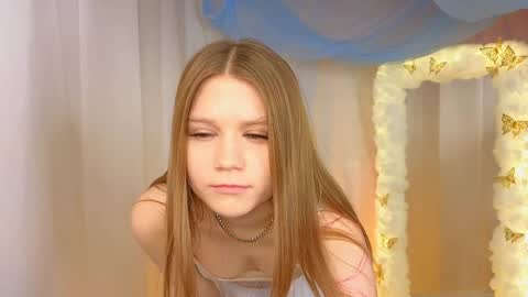 Snapshot of alisia_spinnet chatting on January 2025 07:04:02 AM Alisia online show from January 2025 07:04:02 AM