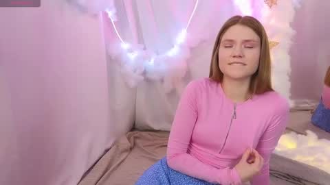 Snapshot of alisia_spinnet chatting on October 2025 09:30:01 AM Alisia online show from October 2025 09:30:01 AM