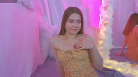 Snapshot of alisia_spinnet chatting on October 2025 04:00:01 PM Alisia online show from October 2025 04:00:01 PM