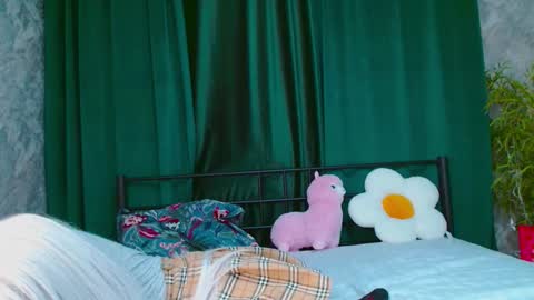 Snapshot of alison_moonlight chatting on March 2026 08:14:01 PM Alison online show from March 2026 08:14:01 PM