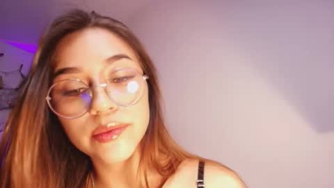 Snapshot of aliss_es chatting on October 2025 10:28:02 PM ALISS online show from October 2025 10:28:02 PM