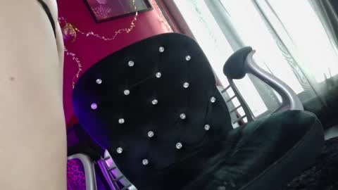 Snapshot of alissa4_ chatting on April 2026 05:22:01 AM ALISSA online show from April 2026 05:22:01 AM