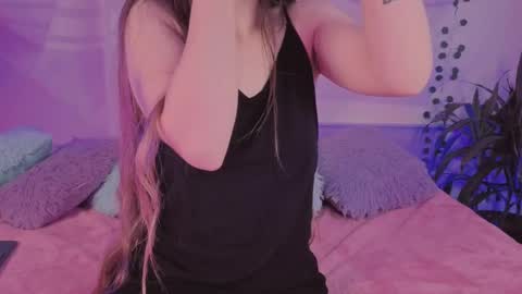 Snapshot of alissa_cute1 chatting on September 2025 09:28:02 PM Mia online show from September 2025 09:28:02 PM