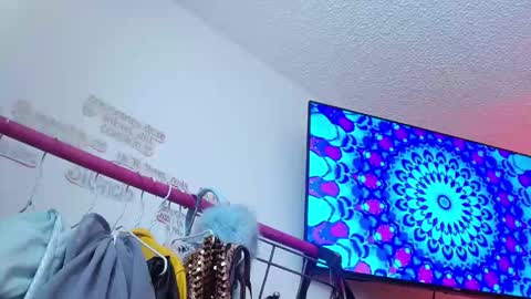 alissesallie_ online show from February 2026 04:37:02 PM