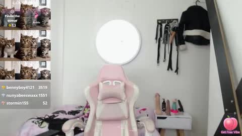 Snapshot of alissia_kent99 chatting on February 2025 04:58:02 PM Alissia online show from February 2025 04:58:02 PM