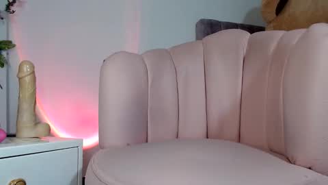 Snapshot of alissonkisses chatting on December 2024 01:04:02 AM alisson online show from December 2024 01:04:02 AM