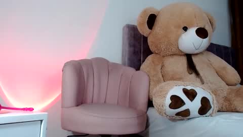 Snapshot of alissonkisses chatting on January 2025 01:53:01 AM alisson online show from January 2025 01:53:01 AM