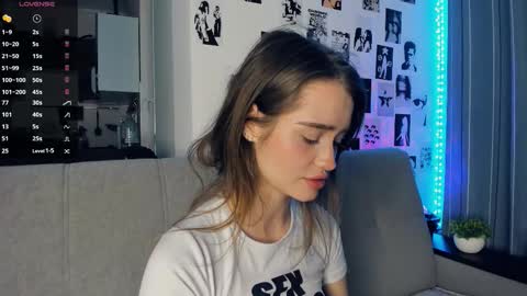 Alivia online show from November 2025 10:01:02 AM