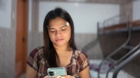 Snapshot of aliyah_molly chatting on April 2026 04:19:01 PM aliyah online show from April 2026 04:19:01 PM