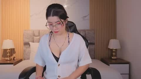 Snapshot of alkivamoon chatting on April 2026 07:38:02 PM alkivamoon online show from April 2026 07:38:02 PM