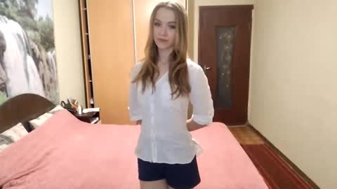 Anna online show from November 2025 01:12:02 PM