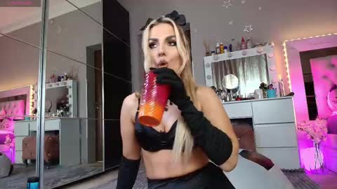 Snapshot of allesya23 chatting on April 2026 06:52:01 PM onlyfansallesya23 online show from April 2026 06:52:01 PM