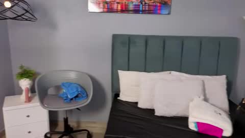 Snapshot of alli_cooper chatting on April 2026 11:20:01 AM Ali online show from April 2026 11:20:01 AM