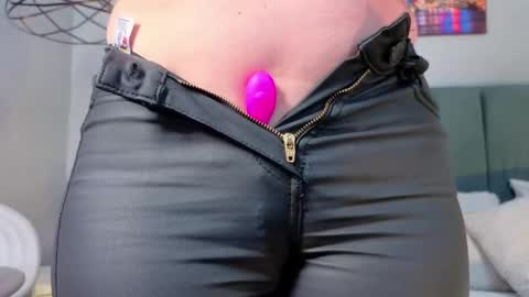 Snapshot of alli_cooper chatting on April 2026 02:26:01 PM Ali online show from April 2026 02:26:01 PM