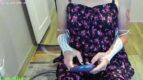 Snapshot of allie__kat chatting on April 2026 02:54:01 PM Allie online show from April 2026 02:54:01 PM