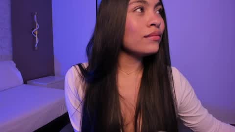 Snapshot of allie_bruce chatting on April 2026 02:33:01 AM A L L I E online show from April 2026 02:33:01 AM