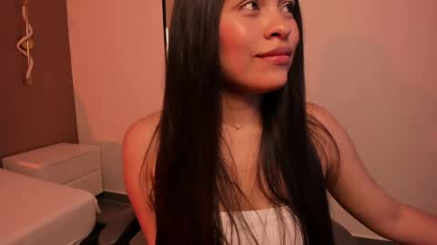 Snapshot of allie_bruce chatting on April 2026 02:39:02 AM A L L I E online show from April 2026 02:39:02 AM