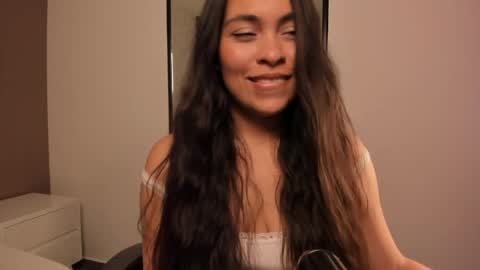Snapshot of allie_bruce chatting on May 2026 02:40:01 AM A L L I E online show from May 2026 02:40:01 AM