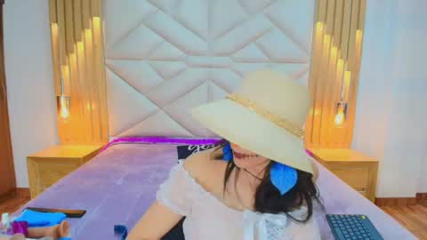 Aliie  online show from October 2025 11:55:02 AM