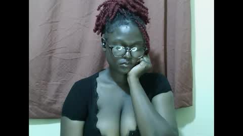 Snapshot of allie_quin chatting on September 2025 09:53:02 PM Allie online show from September 2025 09:53:02 PM