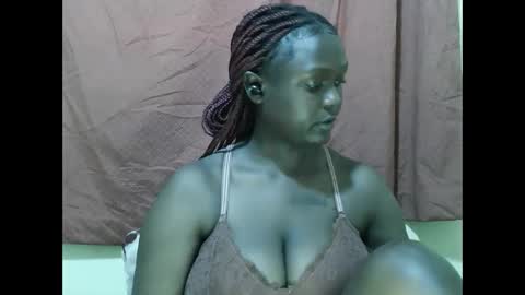 Snapshot of allie_quin chatting on October 2025 10:52:02 AM Allie online show from October 2025 10:52:02 AM