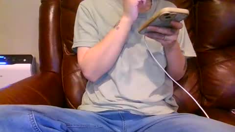 Snapshot of alliebearx chatting on March 2026 03:11:02 AM alliebearx online show from March 2026 03:11:02 AM