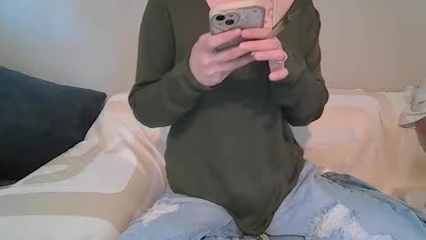 Snapshot of alliebearx chatting on April 2026 08:53:02 PM alliebearx online show from April 2026 08:53:02 PM